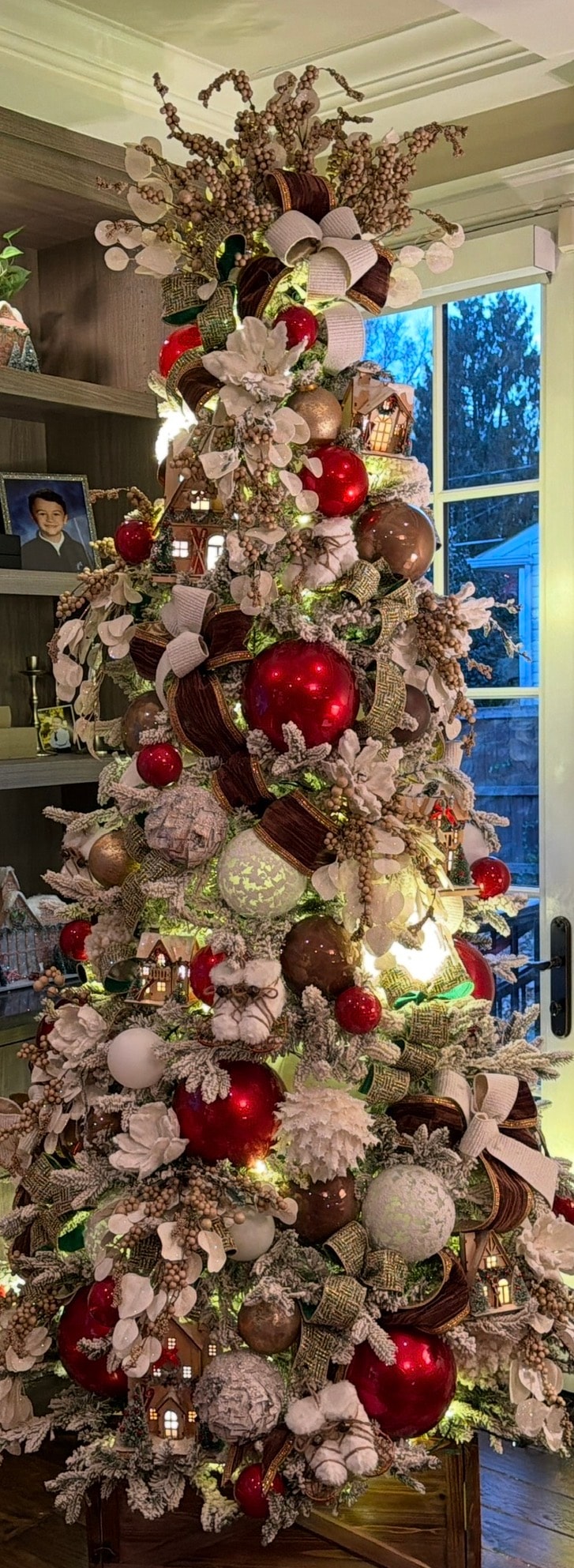 Ski Chalet Christmas tree with cabin ornaments — full view
