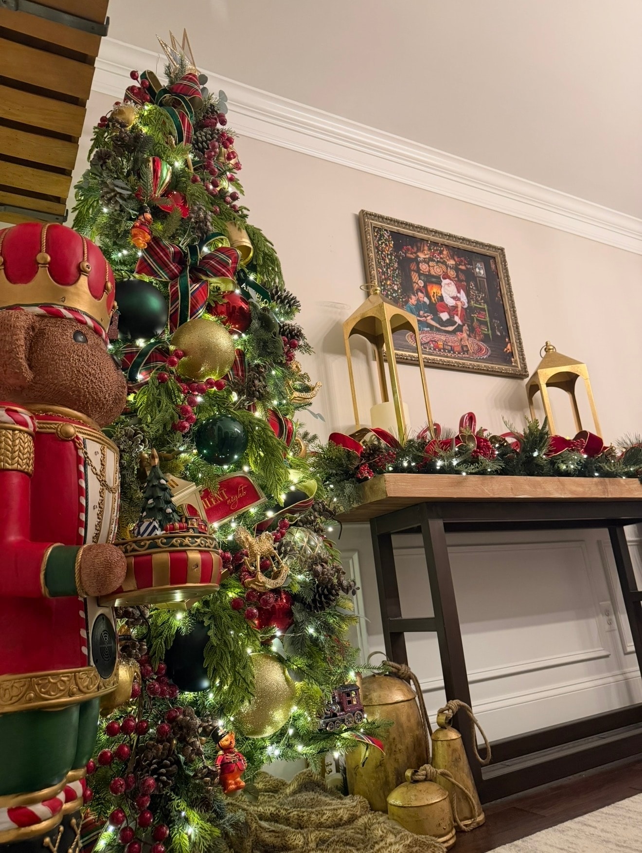 Nutcracker themed Christmas tree — teddy bear nutcracker detail